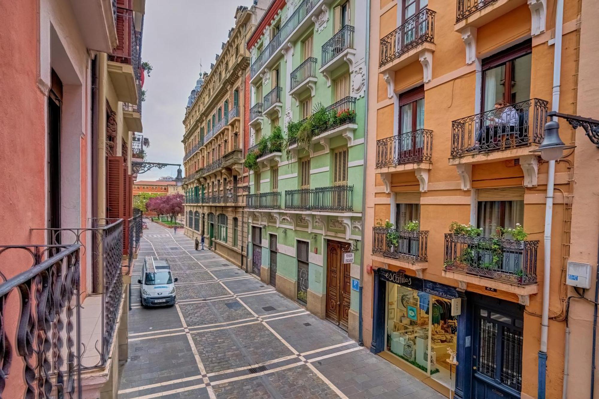 Centro Historico Exterior, Calle Nueva Dos Balcones